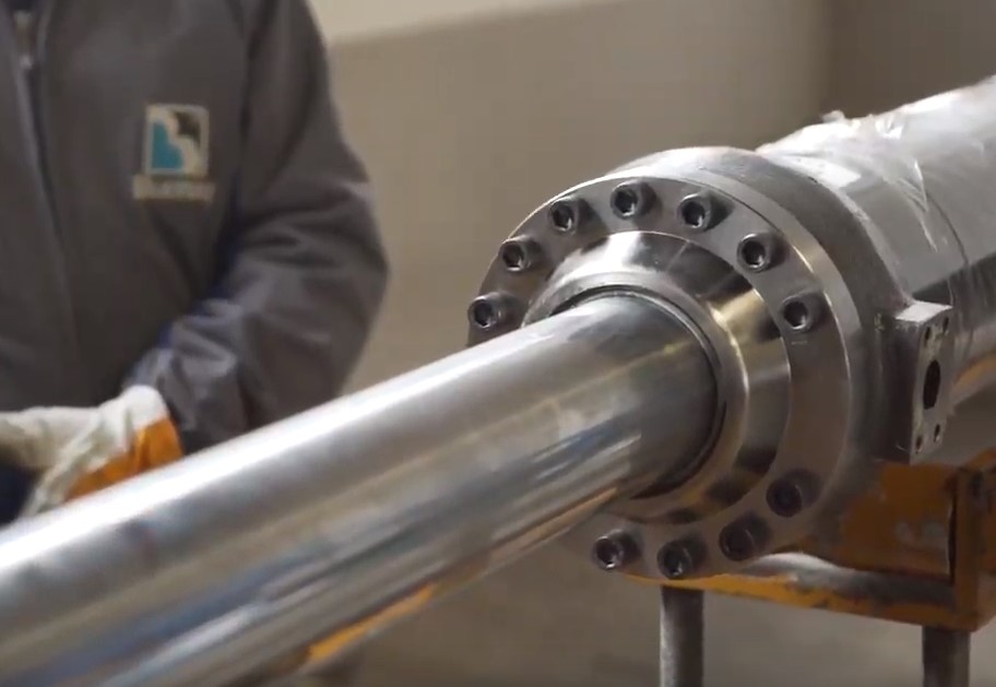 Assembly and disassembly of hydraulic cylinders EN Moving the World