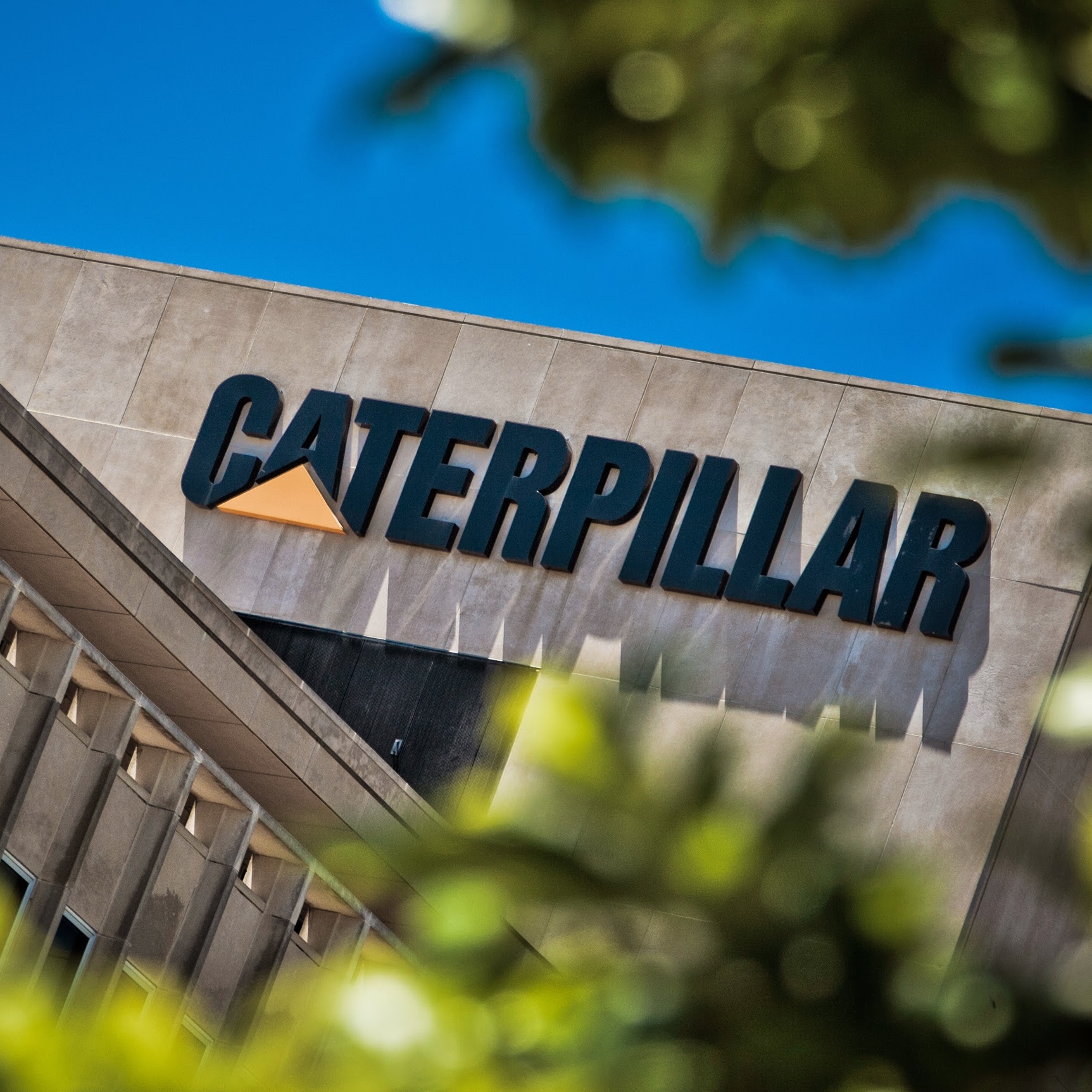 Компания Caterpillar планирует изготавливать свою технику в Азии под двумя брендами